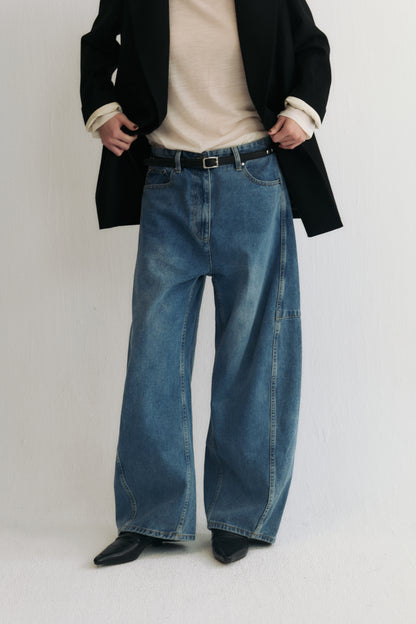 Front view of Structured horseshoe jeans in vintage blue denim