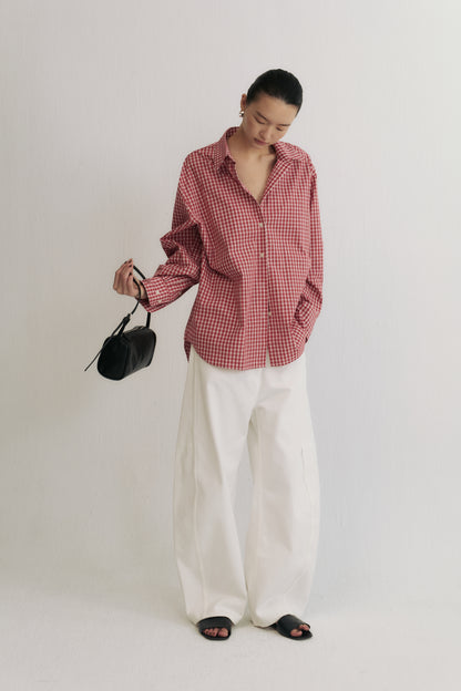 Structured horseshoe jeans front view in essential white denim