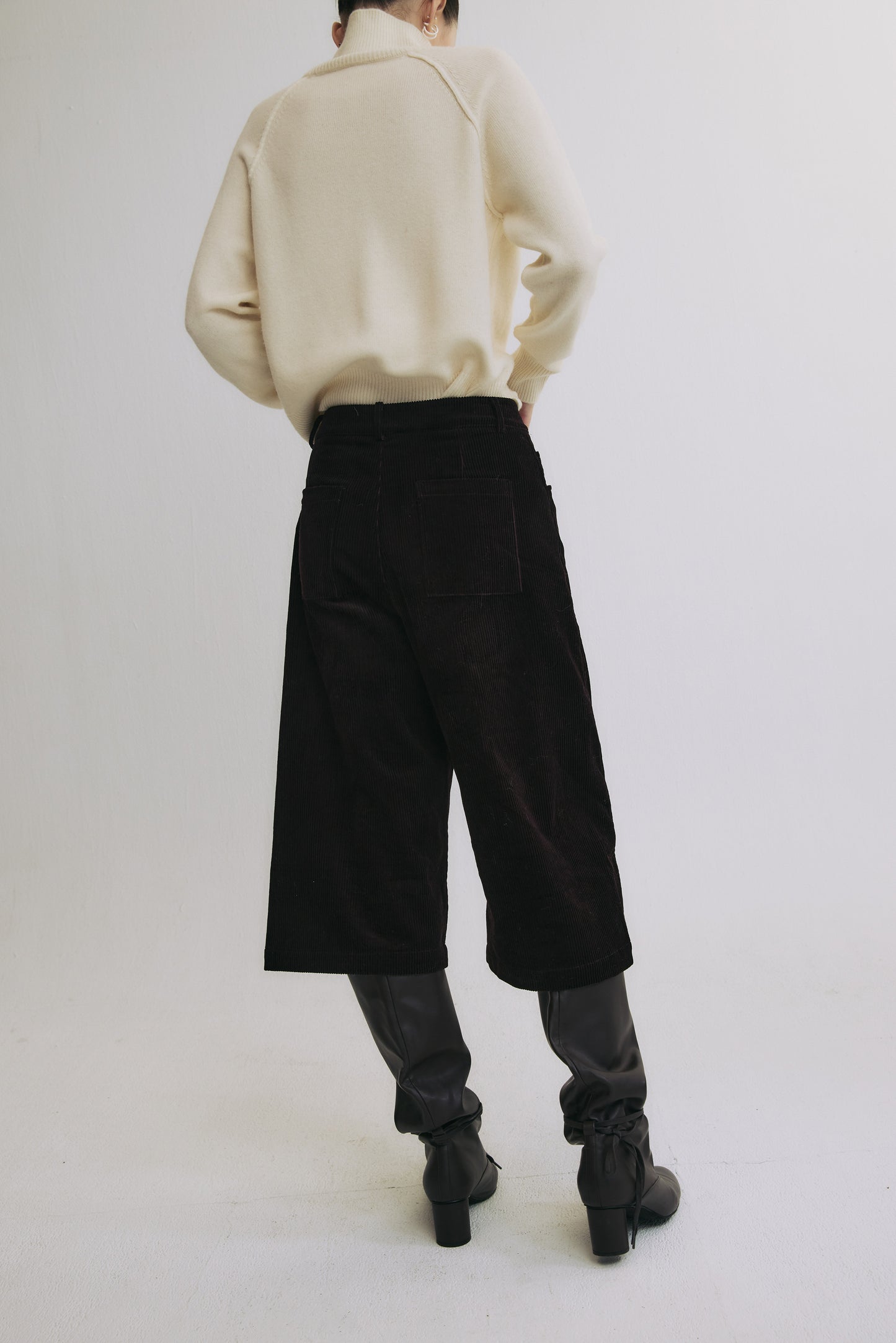 Nara Corduroy Cropped Pants