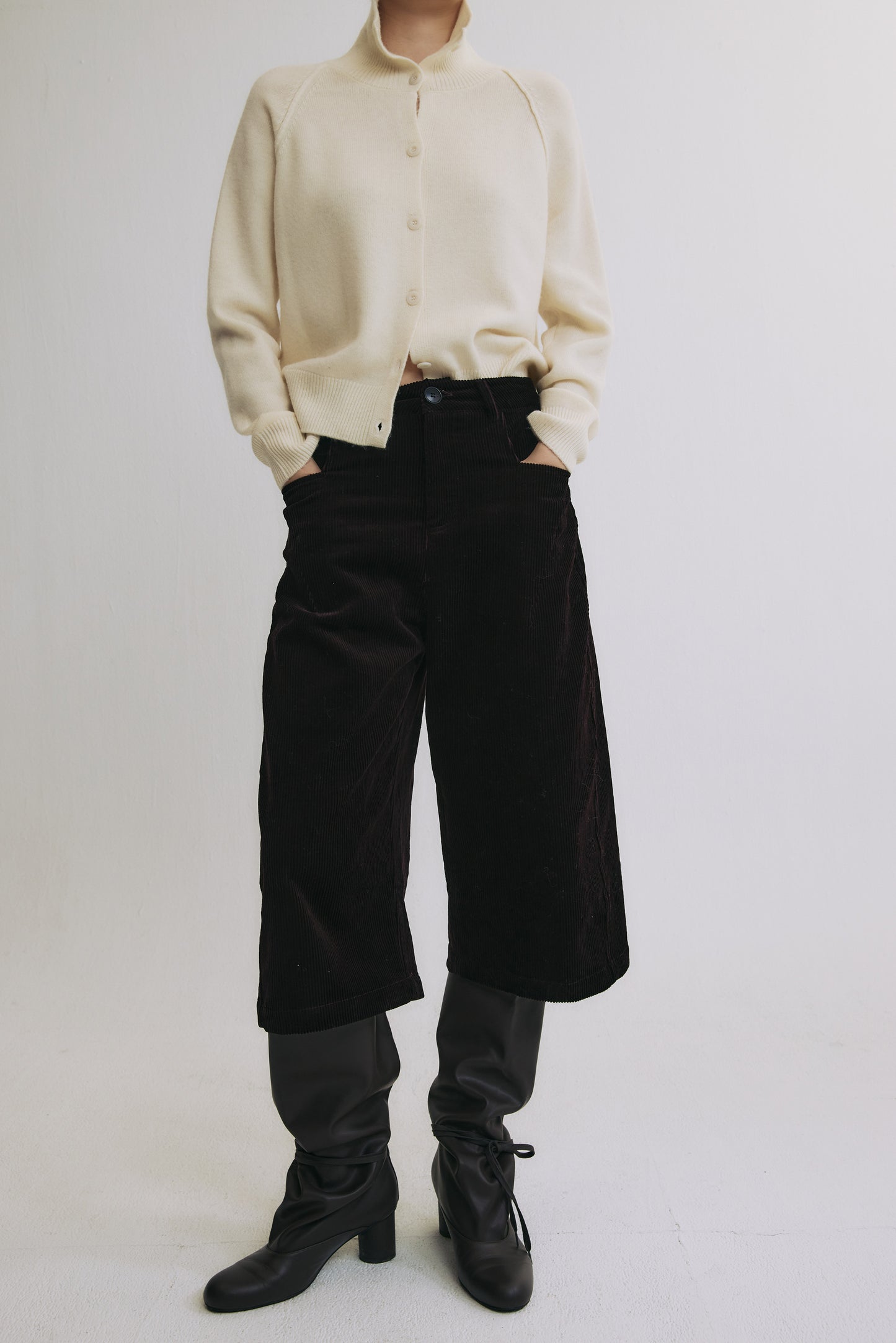 Nara Corduroy Cropped Pants