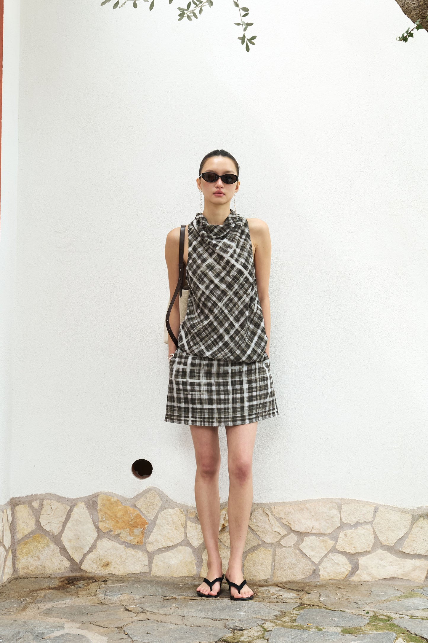 「卡布里約會」苎麻蕩領連衣裙