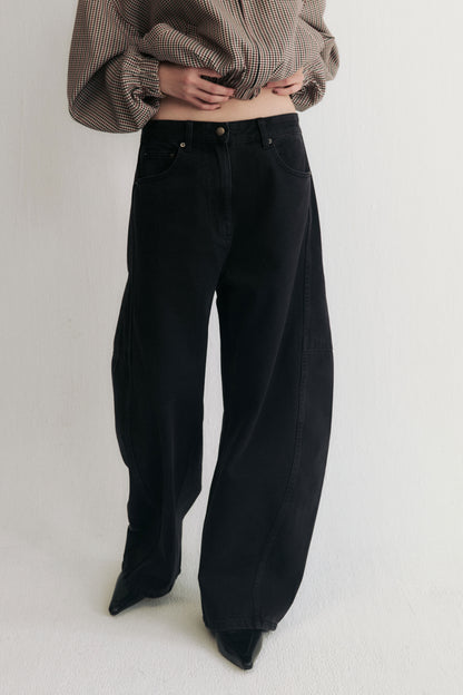 Structured horseshoe jeans in washed black cotton denim